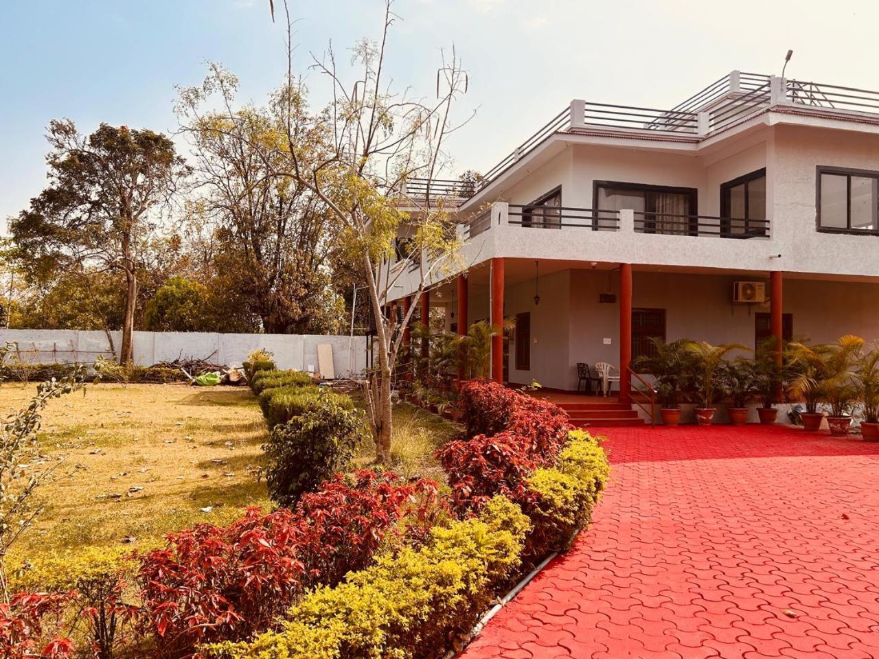 The English Gaon 4 Bhk Bhopal Bagian luar foto