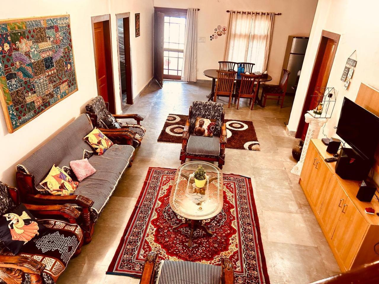 The English Gaon 4 Bhk Bhopal Bagian luar foto