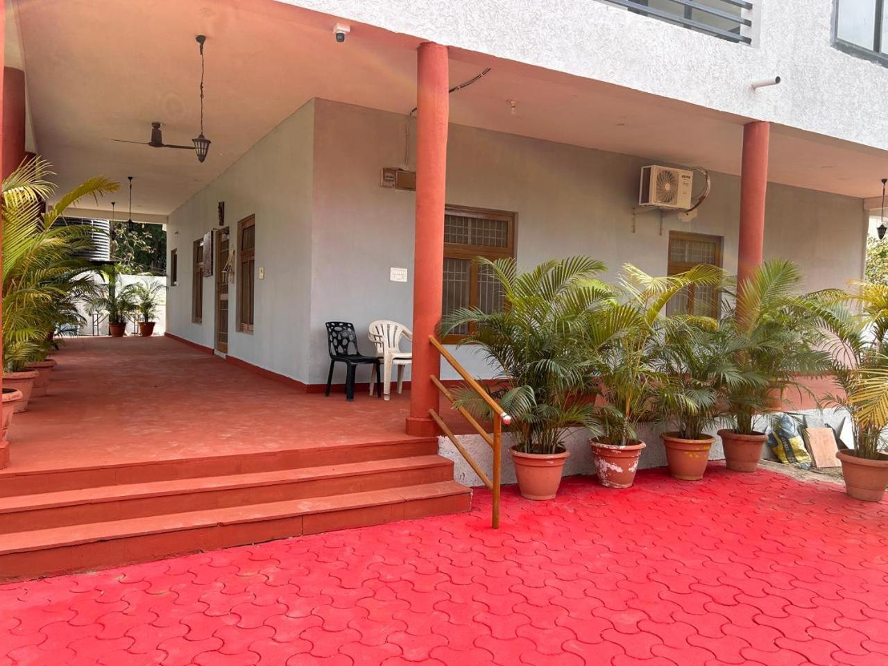 The English Gaon 4 Bhk Bhopal Bagian luar foto